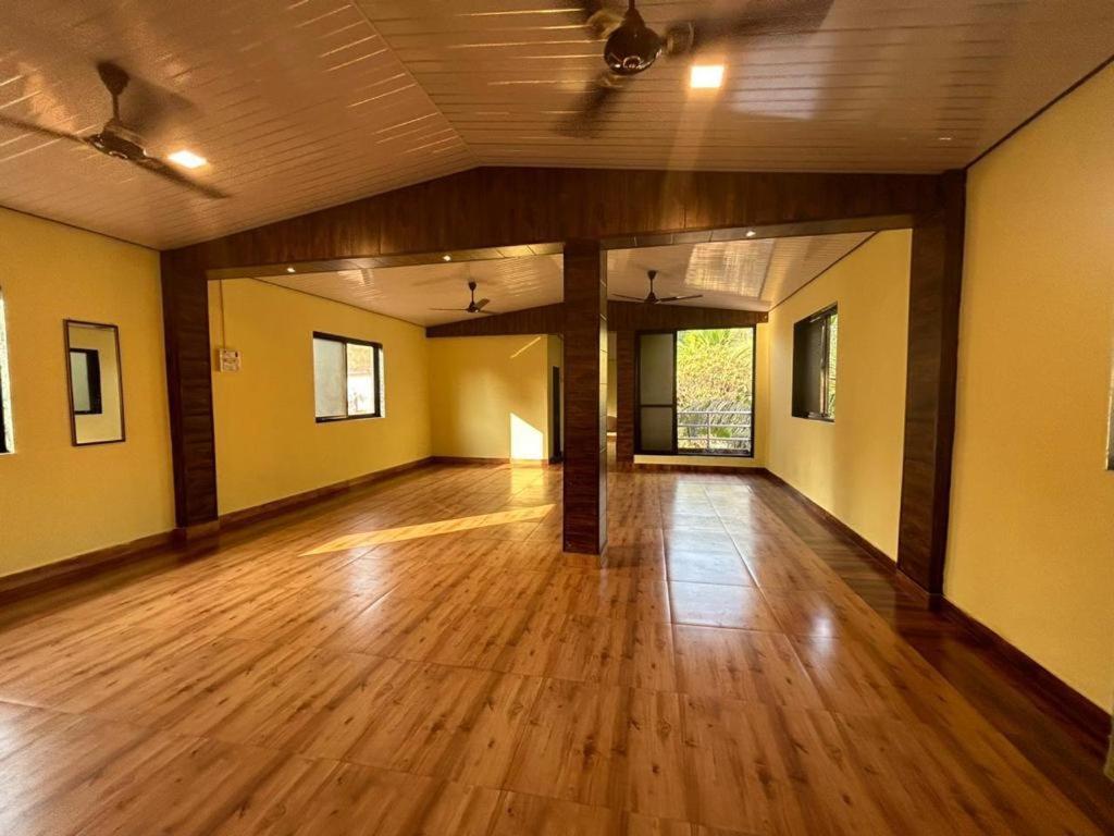 Villa Sherbaug 2 Bhk The Red Storm Nearby Diveghar Beach